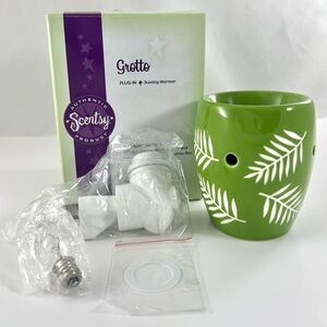 Scentsy Wall Plug Fragrance Wax Warmer Night Light GROTTO Green Fern Leaf - NIB